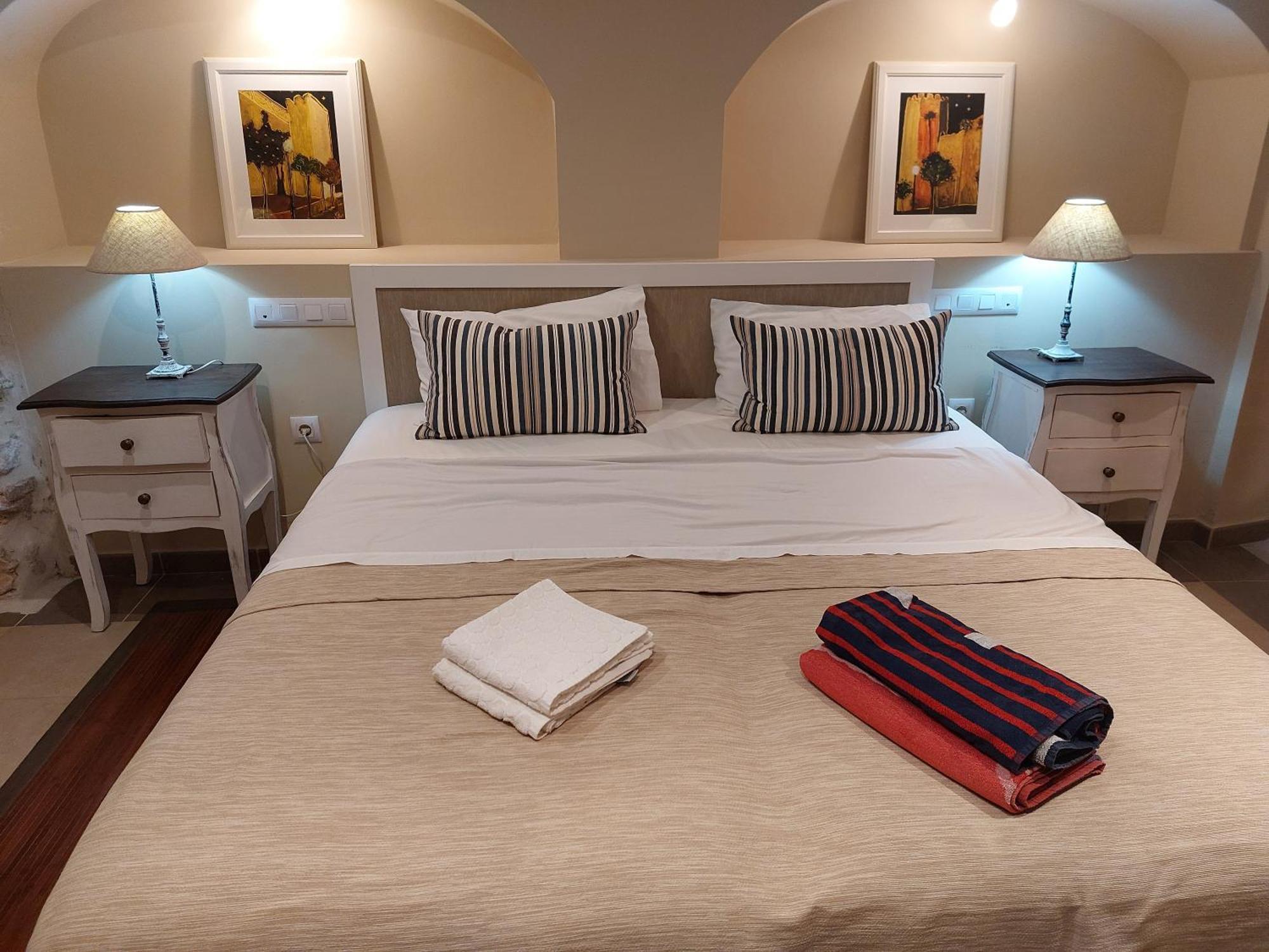 Sidonia, Luxury Historic Modern Townhouse, Swimming Pool, Terraces, Sea View. *