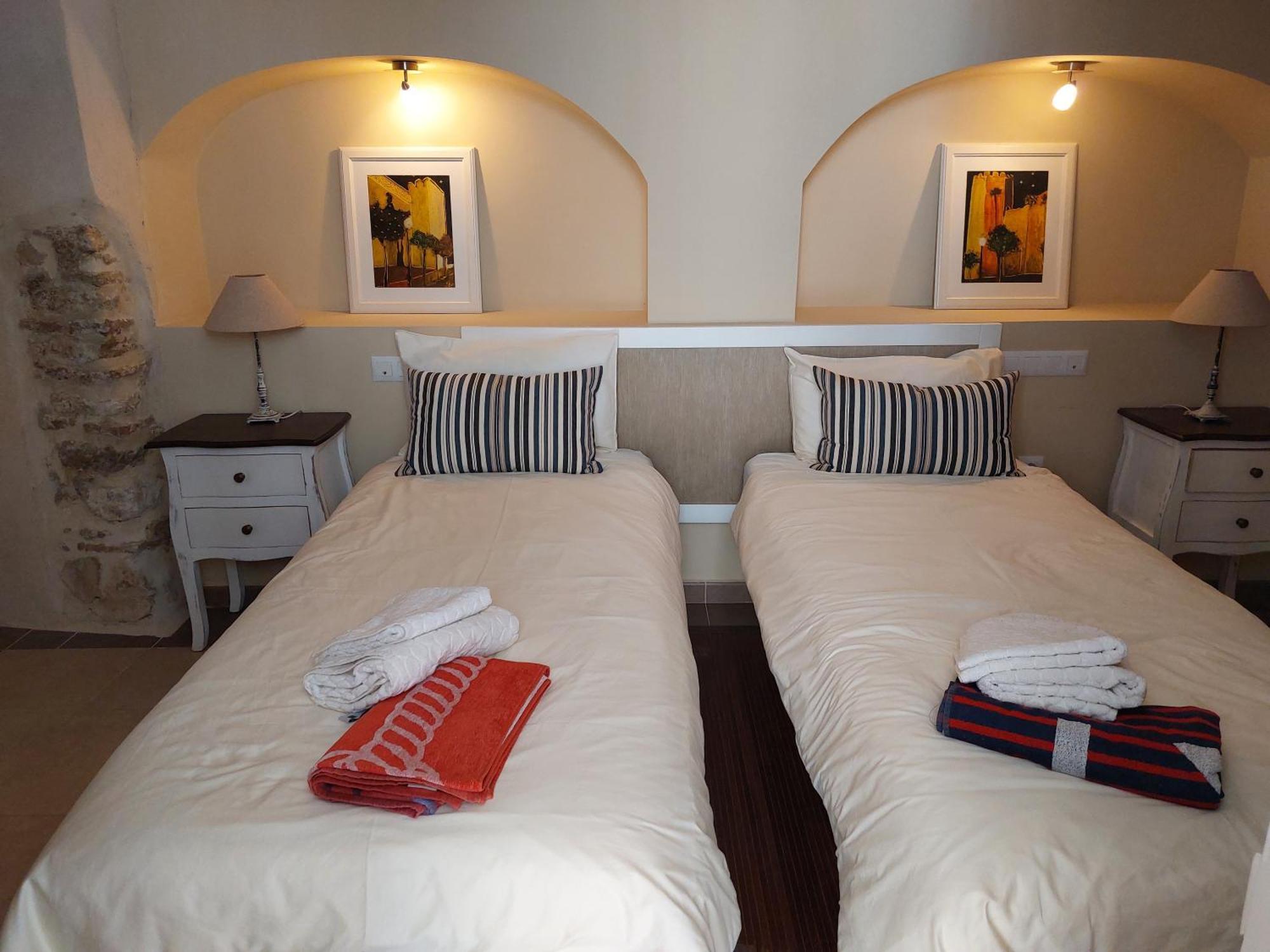 Apartment Sidonia, Luxury Historic Modern Townhouse, Swimming Pool, Terraces, Sea View.