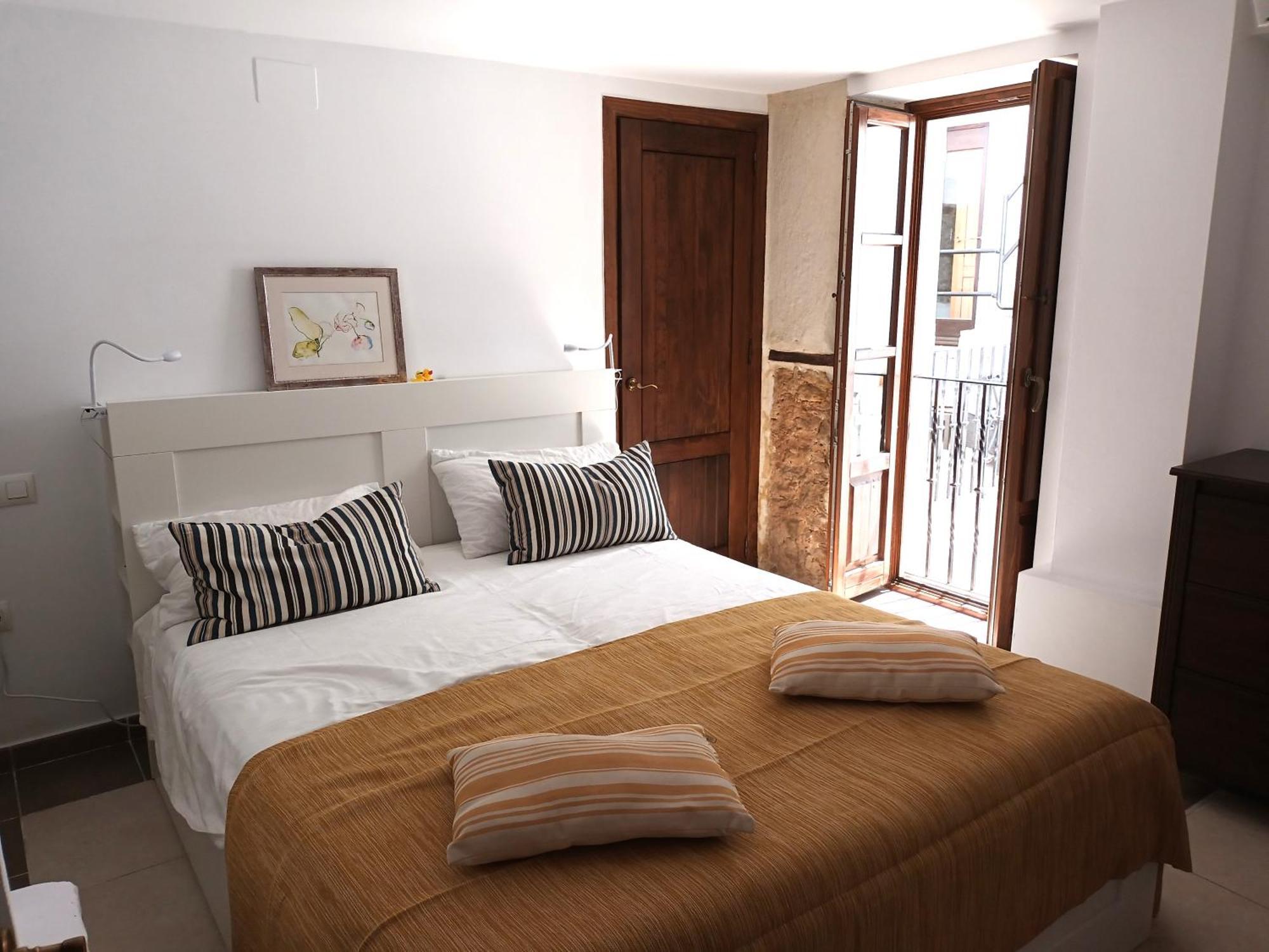 Sidonia, Luxury Historic Modern Townhouse, Swimming Pool, Terraces, Sea View.